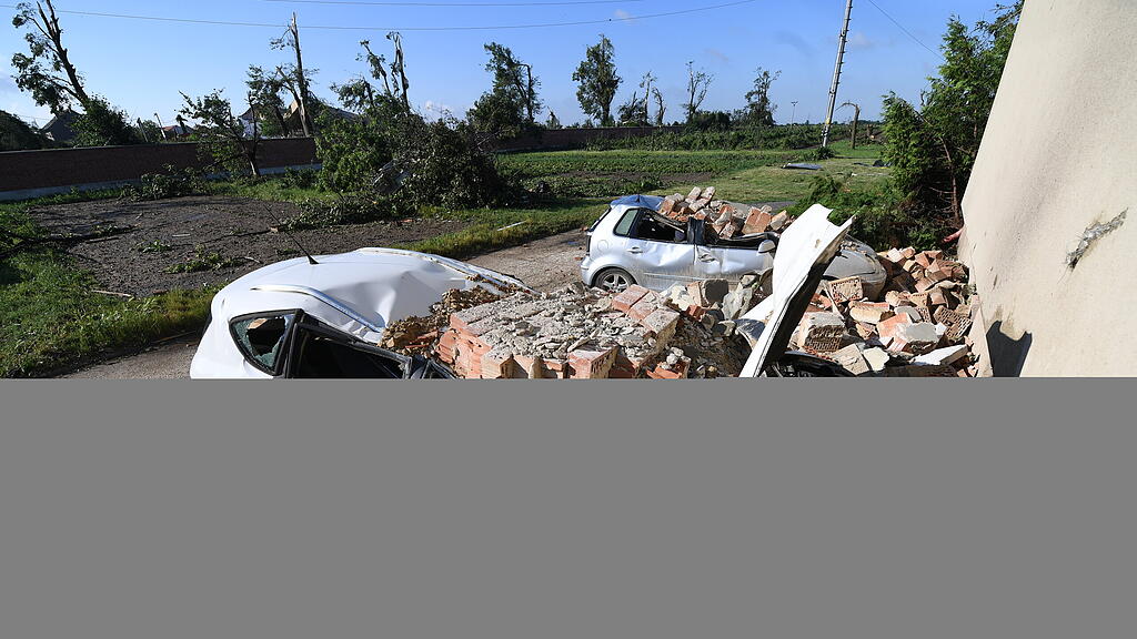 Sch\u00e4den nach Tornado in Tschechien