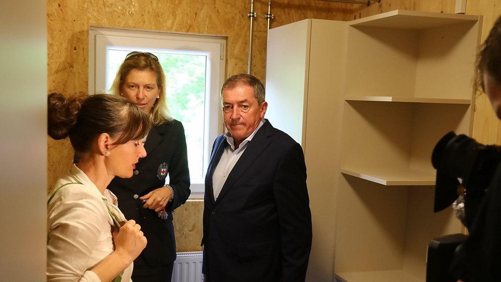 Asylquartier in der Alpenstraße: Holzhäuser bezugsfertig