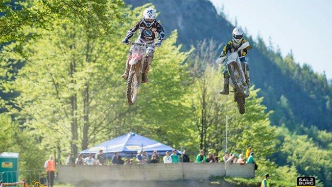 Spektakuläre Motocross-Sprünge werden in der X-Bowl-Arena geboten.
