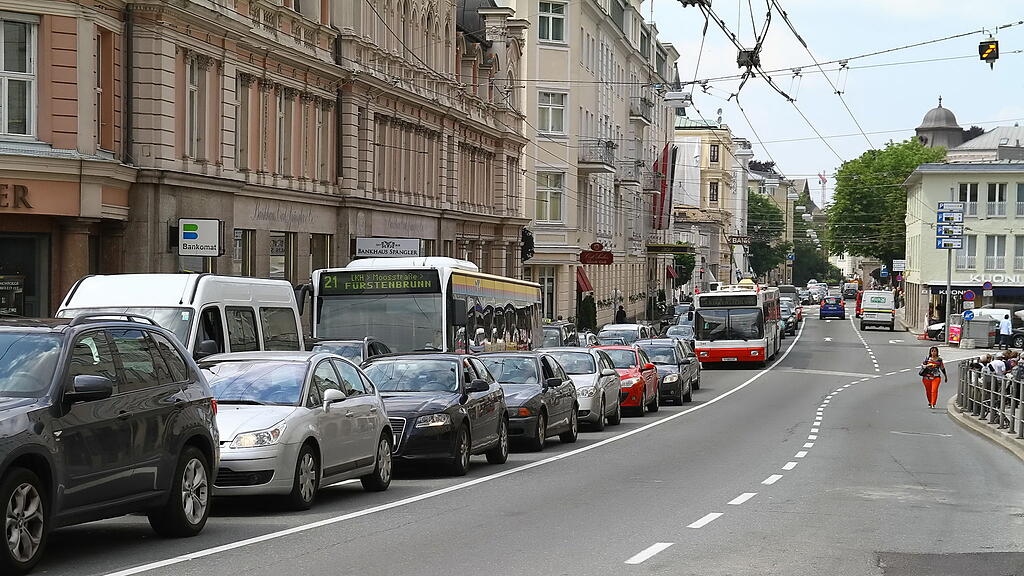 Das Pendler-Ticket soll zum Umstieg auf die Öffis motivieren.