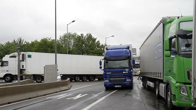 Sperre der A8: Stau