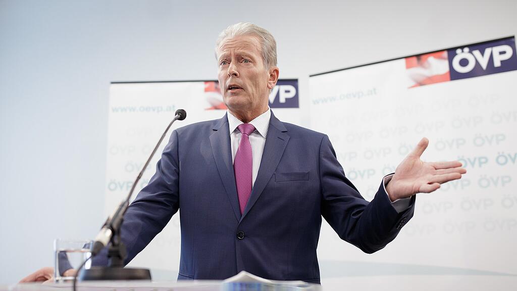 Scharfe Kritik übte Mitterlehner am Verhalten der eigenen Parteifreunde, ohne allerdings Namen zu nennen.