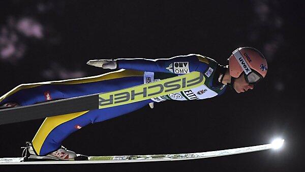 Stefan Kraft als Halbzeitdritter mit Blick auf das Podium
