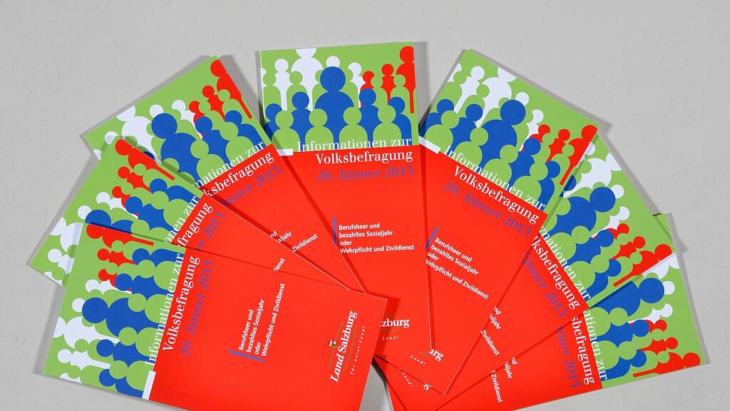 Mit dem Abstimmungsbüchlein sollen die Bürger über Vor- und Nachteile von Berufsheer und Wehrpflicht informiert werden.