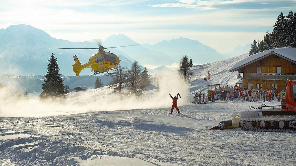 Ein Wintersportler musste per Helikopter geborgen werden.