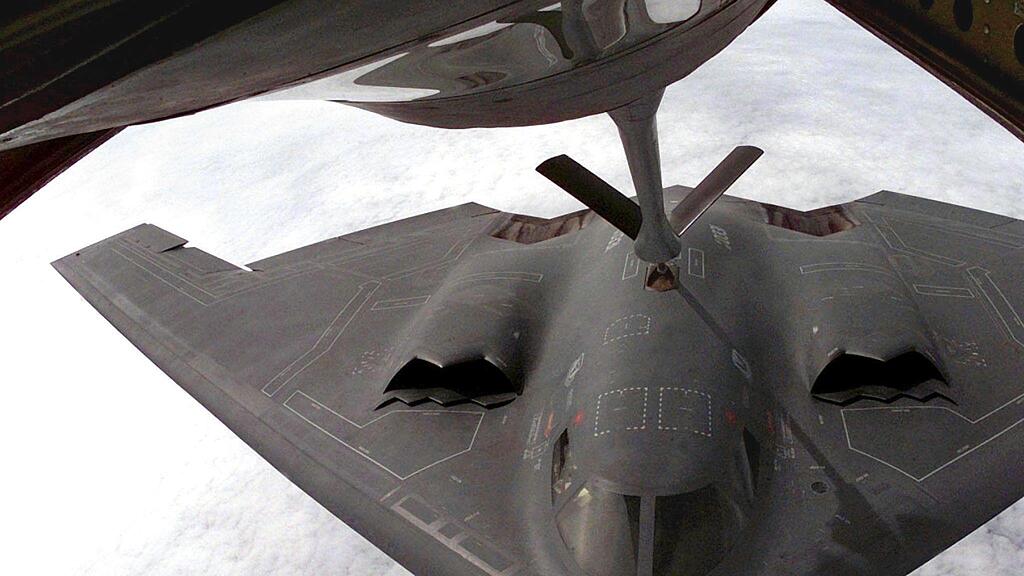 Maschinen vom Typ B-2 absolvieren Flug mit Munitionsattrappen.