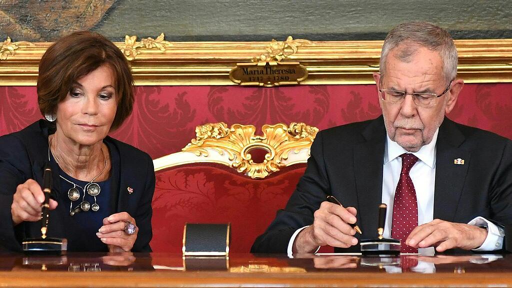 Übergangsregierung angelobt