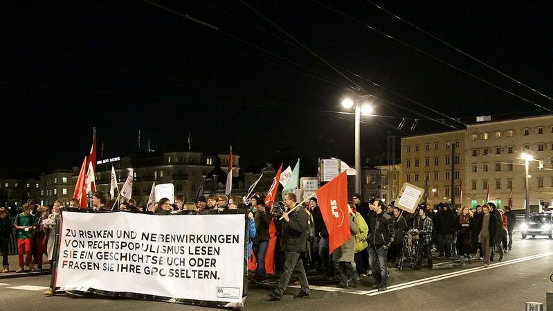 Die Demonstration gegen H.C. Strache ist Montagabend ohne Zwischenfälle verlaufen.