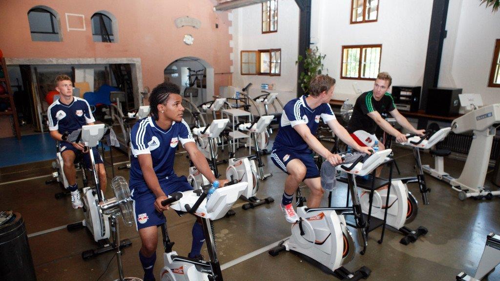 Rote Bullen bei Leistungstest in Thalgau