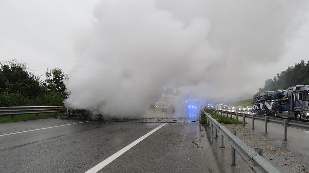 Fahrzeugbrand auf A10 bei Pfarrwerfen