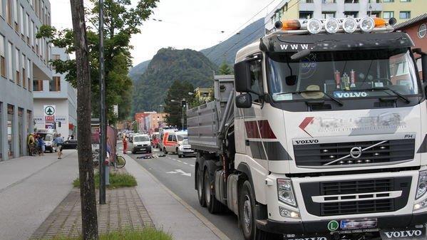 Radfahrerin von Lkw erfasst