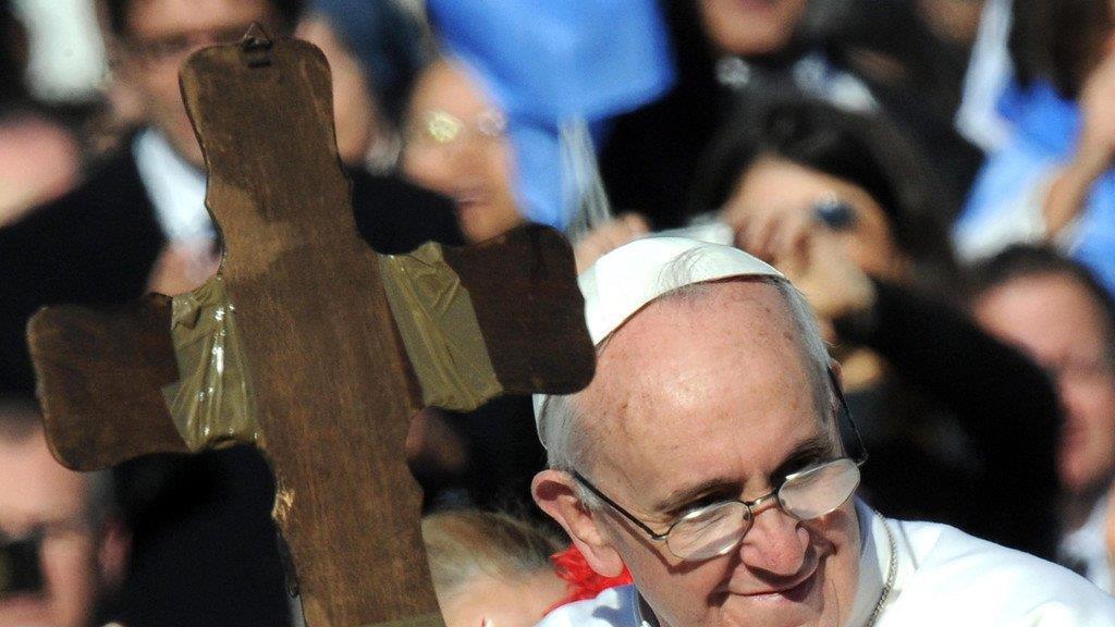 Zehntaussende Pilger bei Amtseinführung von Papst Franziskus