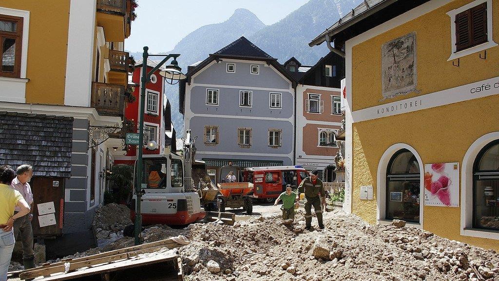 Aufräumarbeiten in Hallstatt