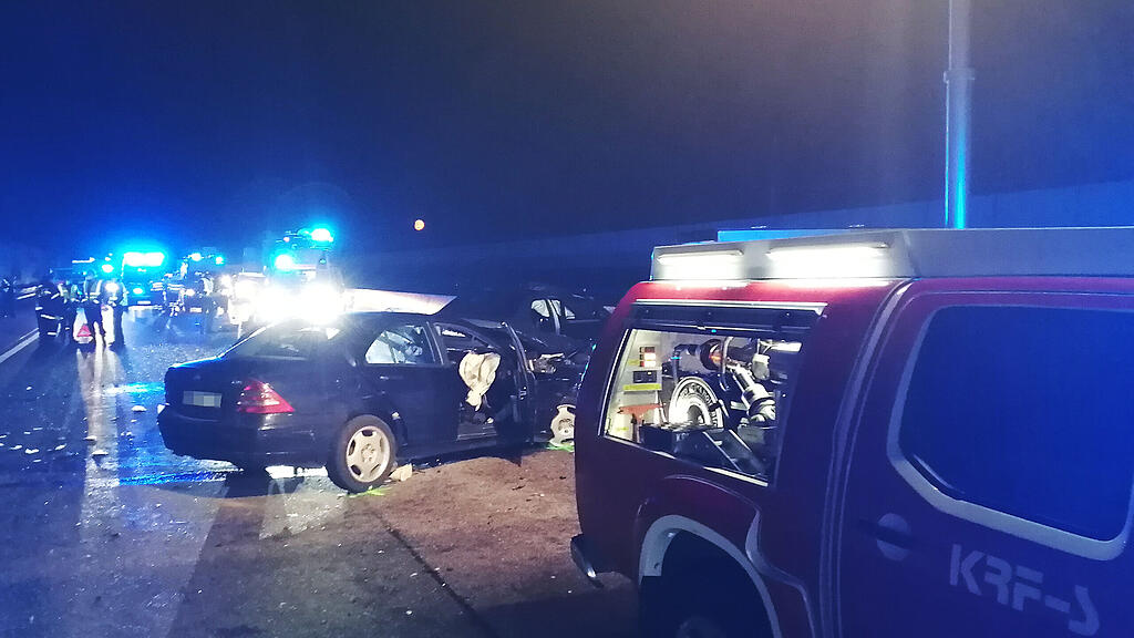 HANDOUT  NIEDERÖSTERREICH ZWEI TOTE UND MEHRERE VERLETZTE BEI UNFALL AUF DER A1 BEI ST. PÖLTEN =.jpg