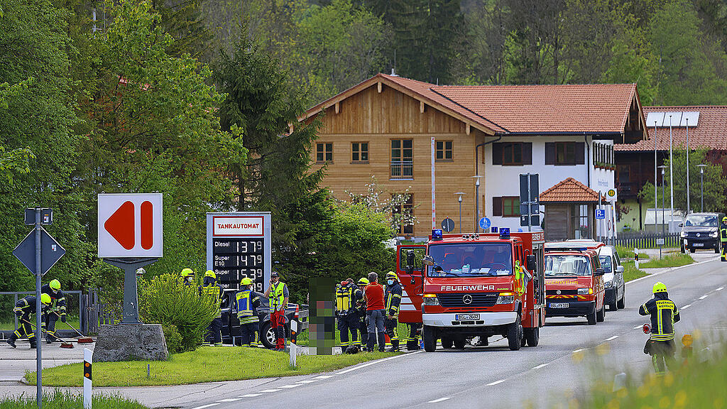 Schneizlreuth: Brennendes Auto auf Tankstelle