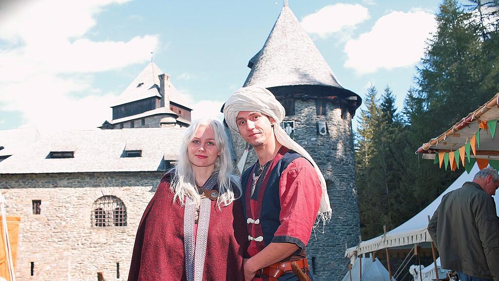 Mittelalterfest auf Burg Finstergr\u00fcn