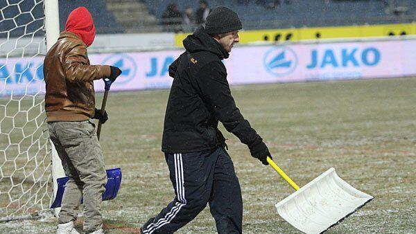 Zwei Fußball-Spielen droht wegen Schnee eine Absage