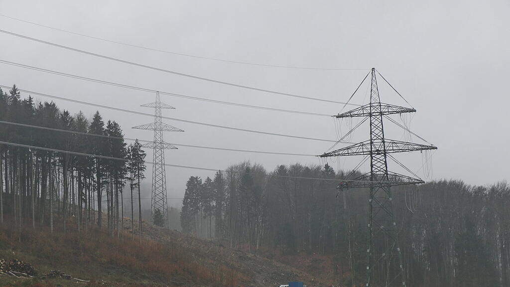 Bau von 380 kV-Leitung