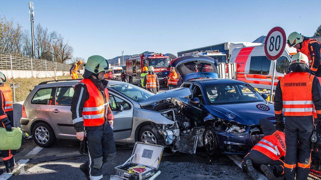 Zwei Verletzte bei Unfall vor Lieferinger Tunnel