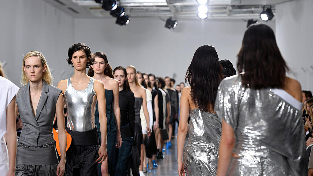 Die schr\u00e4ge Mode des Paco Rabanne
