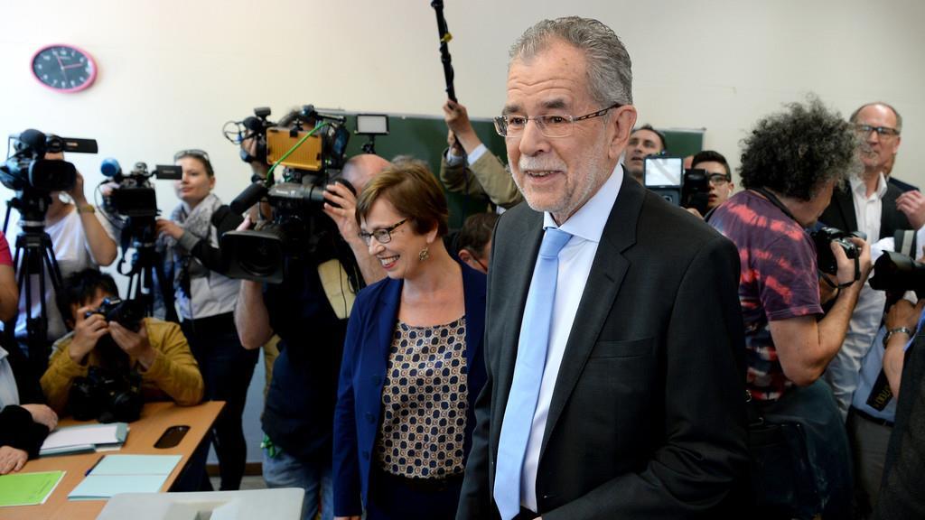 BP-Wahl: Stimmabgabe Alexander Van der Bellen