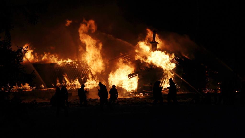 Ederalm in Saalbach-Hinterglemm in Vollbrand, III