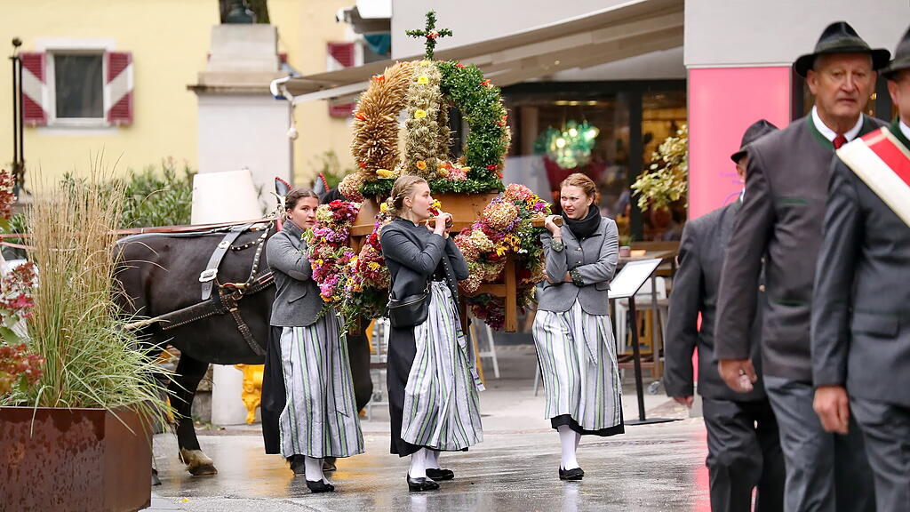 Bad Hofgastein feiert Erntedankfest und Altarweihe