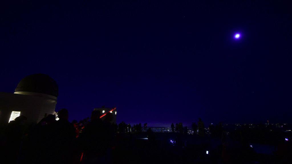Super-Blaublutmondfinsternis rund um die Welt