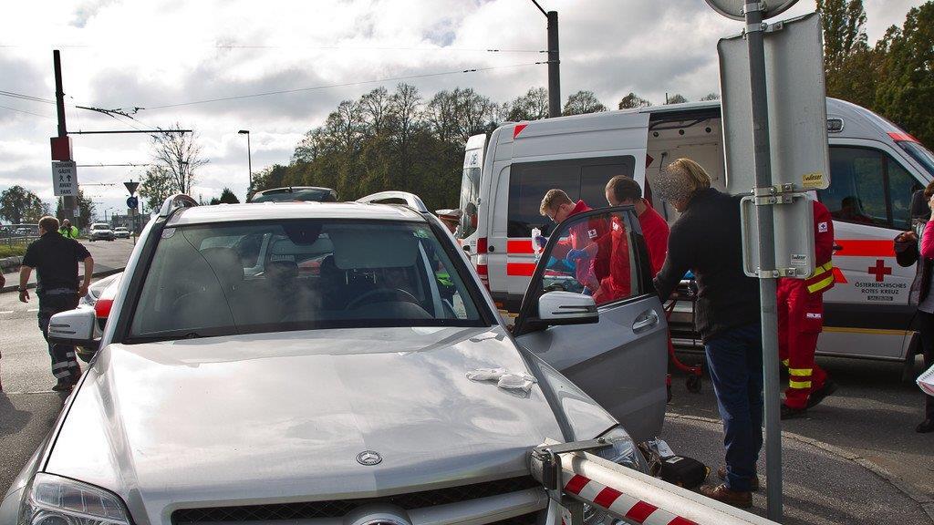Pkw-Crash vor Red-Bull-Arena