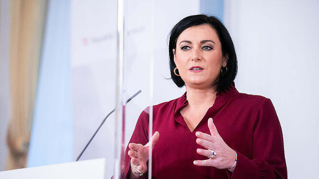 Die Tourismusministerin will jedenfalls Skifahren gehen