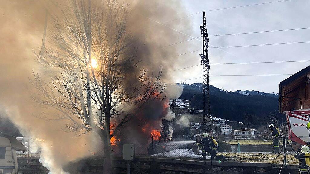 Wohnmobil im St. Johann in Flammen