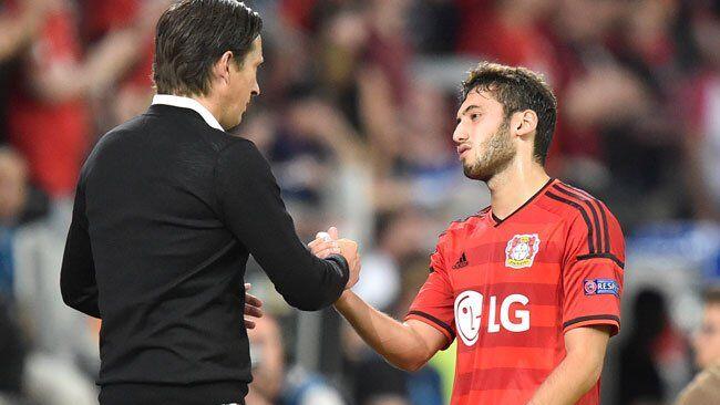 Trainer Roger Schmidt von Bayer Leverkusen