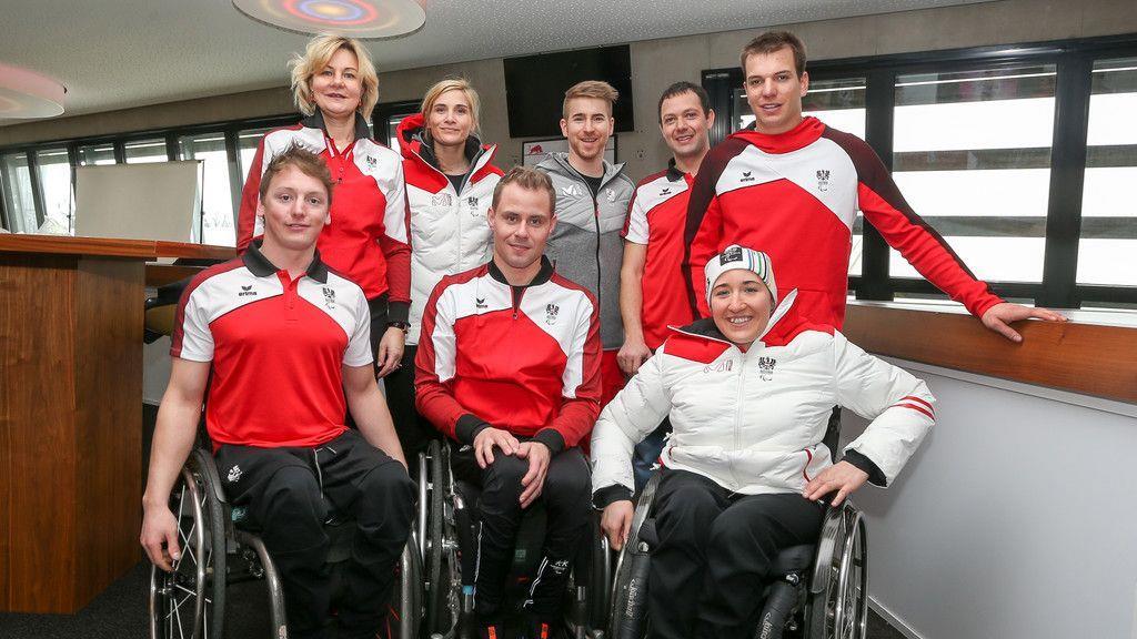 Paralympics-Athleten eingekleidet
