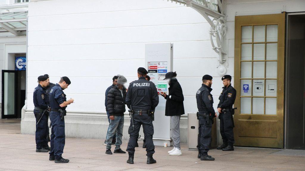 Präsenz der Polizei am Salzburger Hauptbahnhof seit August erneut erhöht