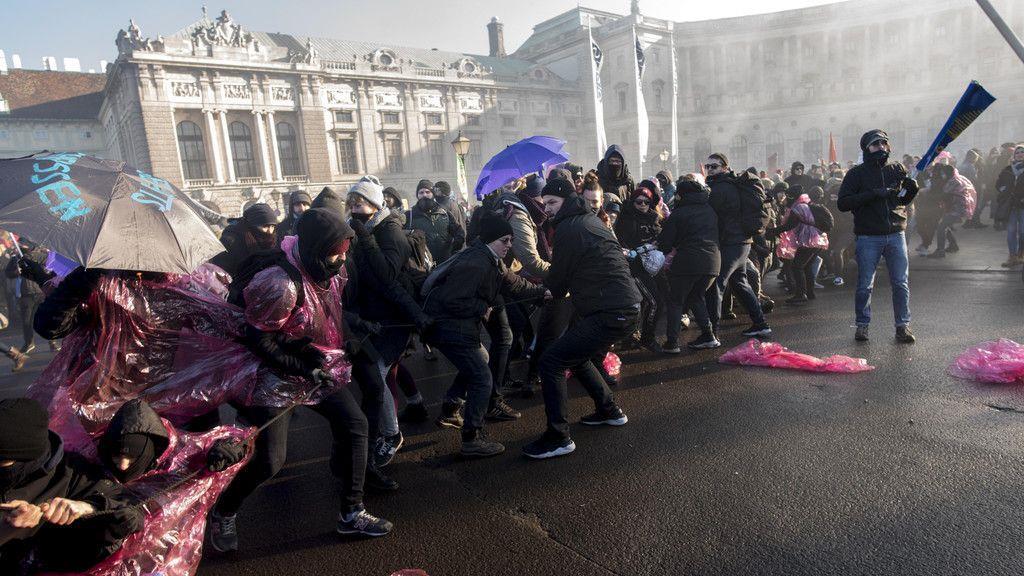 Demonstration gegen neue ÖVP/FPÖ-Regierung in Wien