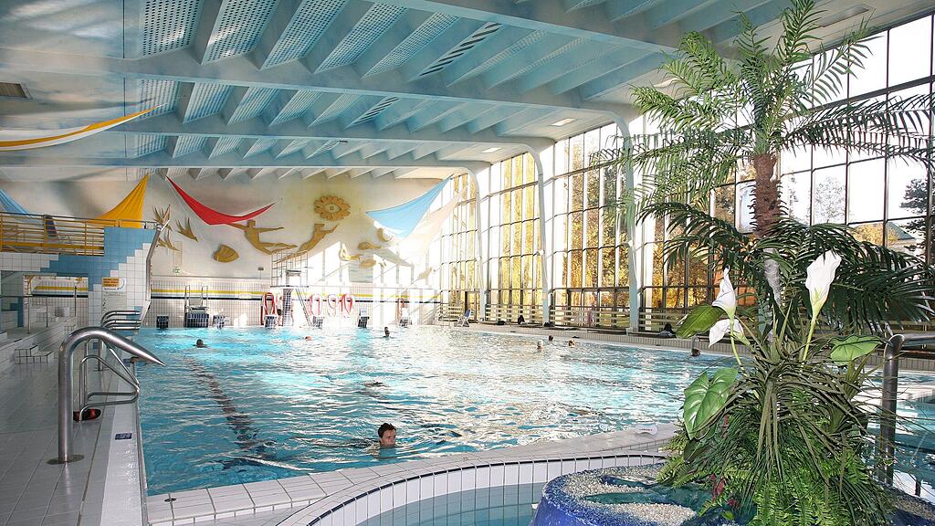 In Salzburg solle das Kurhaus saniert werden, das Spaßbad würde in Freilassing gebaut.