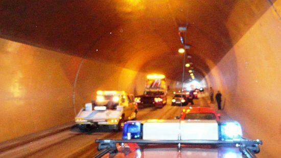Zwei Pkw sind am Dienstag im Schaufelbergtunnel kollidiert.