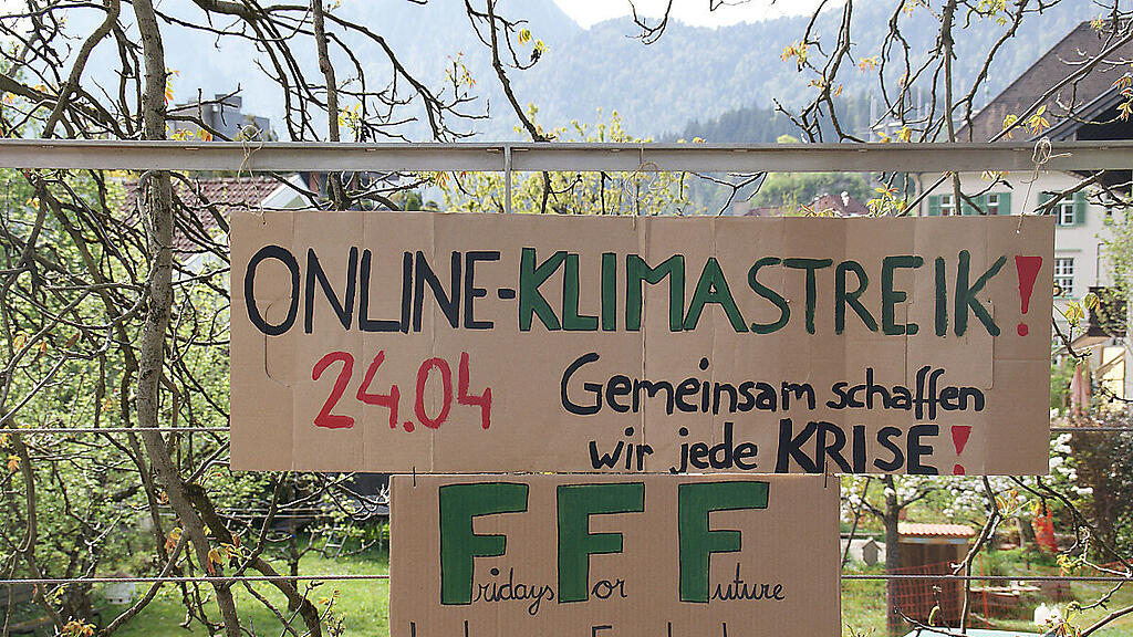 Hinweisschild auf den globalen Online-Klimastreik