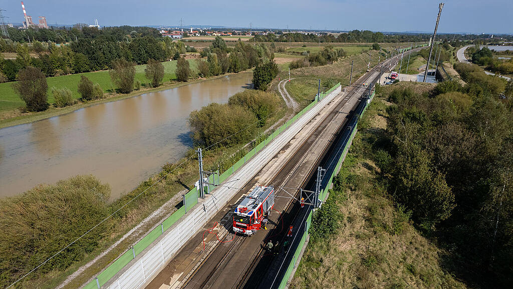 Jahrhunderthochwasser Tullnerfeld_ÖBB Mayer 1.jpg