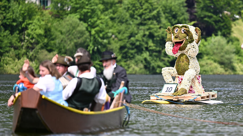 Figuren beim Narzissenfest im Ausseerland