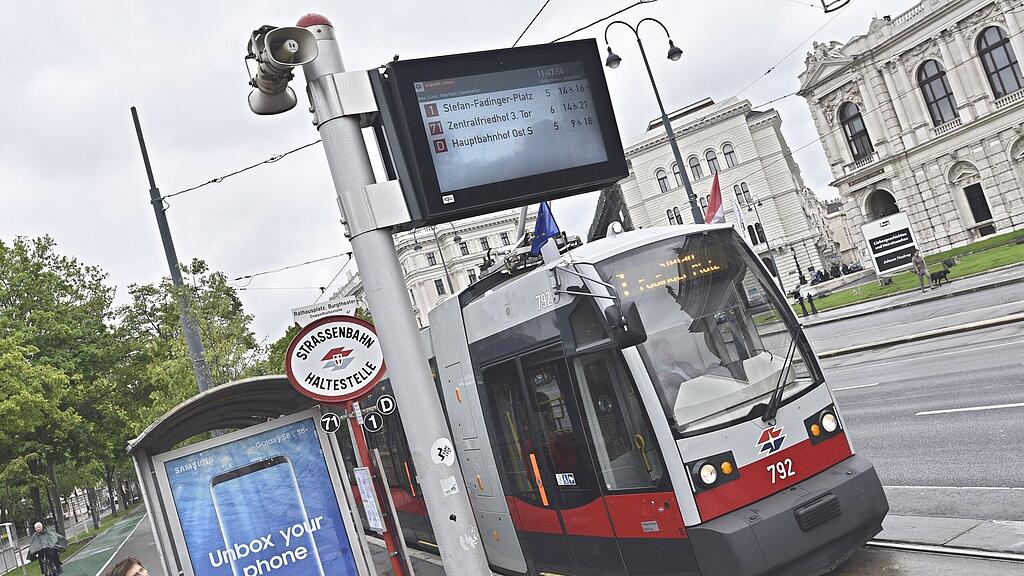 Das Mädchen wurde von einer Straßenbahn erfasst. (Symbolbild)