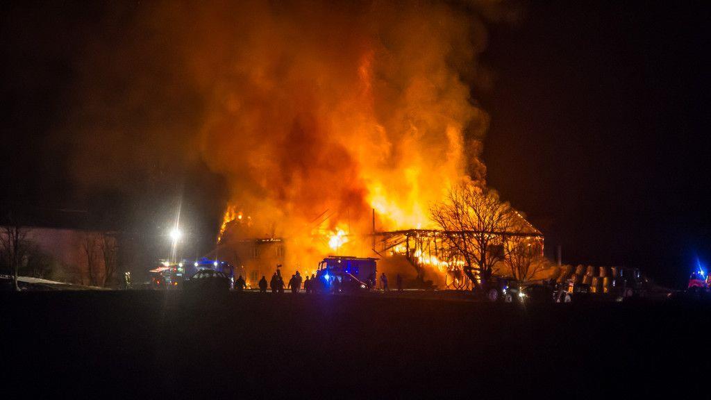 Großbrand bei Bauernhof in Seekirchen