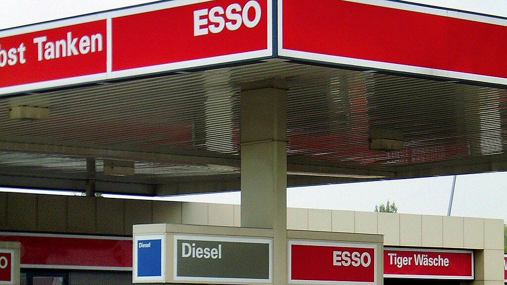 Die Mitarbeiterin soll Waren im Wert von etwa 16.500 Euro veruntreut haben.