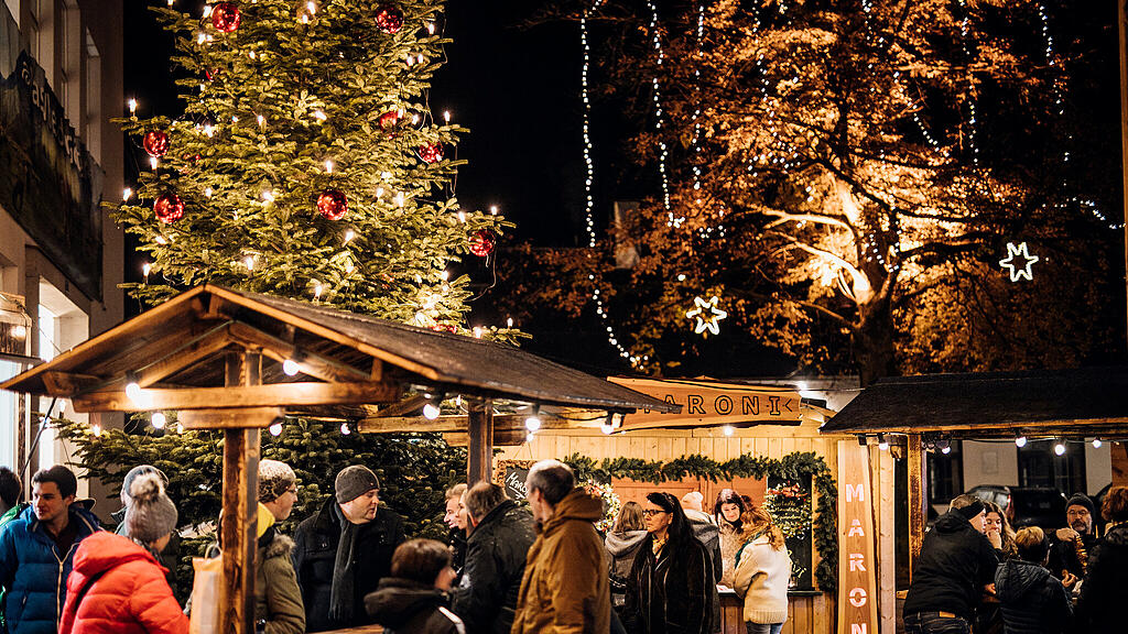 weihnachtsmarkthallein.jpg