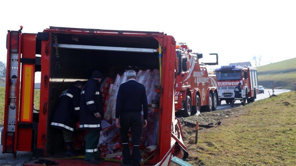 Bier-Lkw kippt um