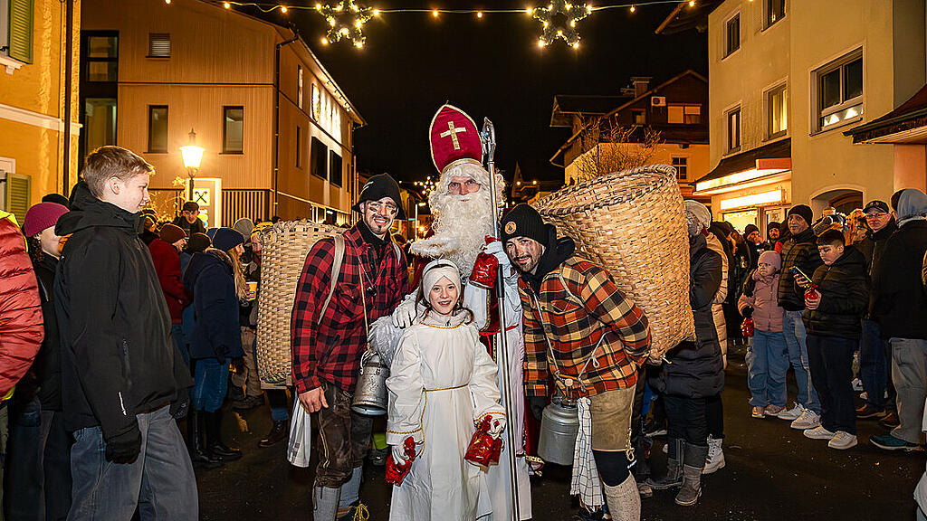 Krampuslauf im Ortszentrum, Großgmain