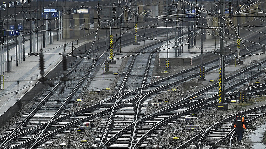 Der Bub stieg einfach in den Zug ein