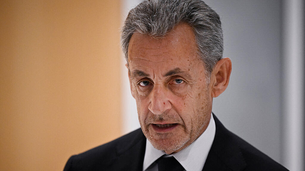 Sarkozy Fußfessel-Antrag