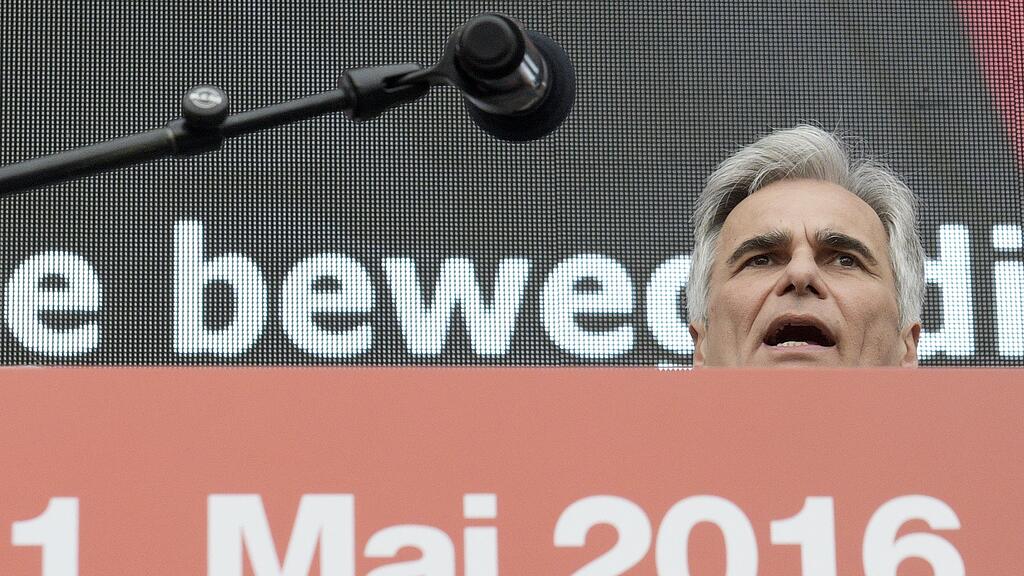 Buhrufe und Pfiffe für Werner Faymann.