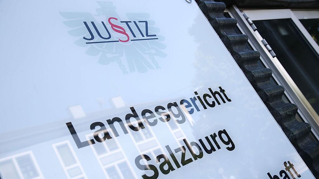 Ein 29-Jähriger steht wegen Postings in einem rechtsextremen Forum vor Gericht.